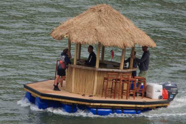 30 August 2018 - 14-24-21.jpg
This is called a tiki bar. There aren't too many floating ones, certainly not in the UK. This one motored round from Exmouth can you believe. Doubles all round, I say.
#DartmouthFloatingTikiBar #TikeBarAfloatDartmouth